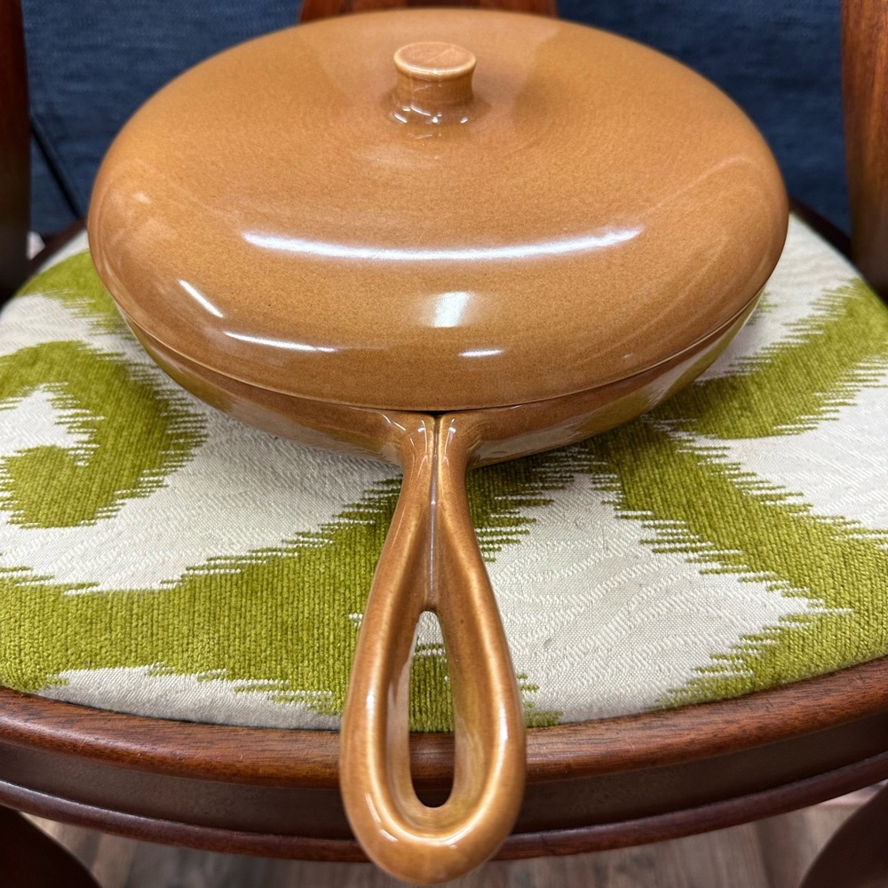 Russel Wright Pottery Iroquois Casual
Ripe Apricot Handled Skillet - Frying
Pan